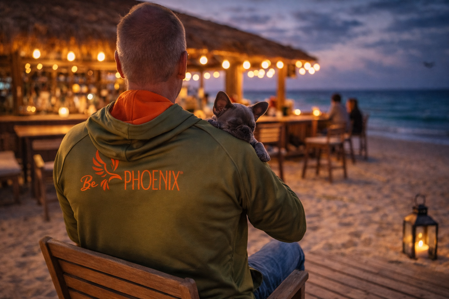 Ocean Rise Hoodie - Women  - Grün mit orangefarbenem Logo