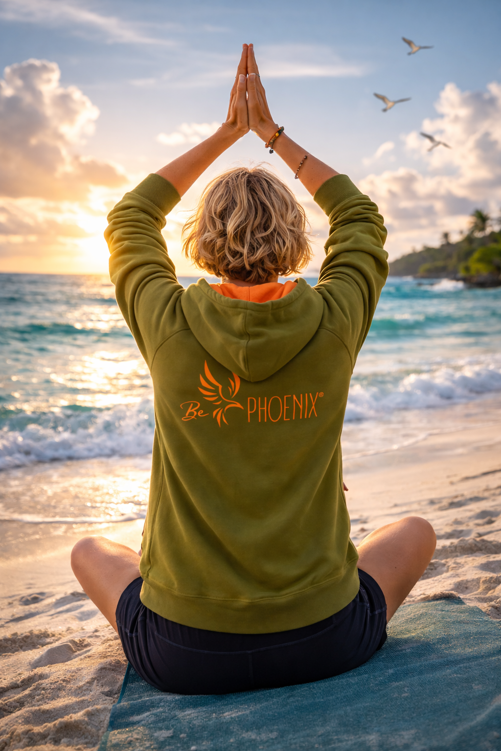 Ocean Rise Hoodie - Women  - Grün mit orangefarbenem Logo